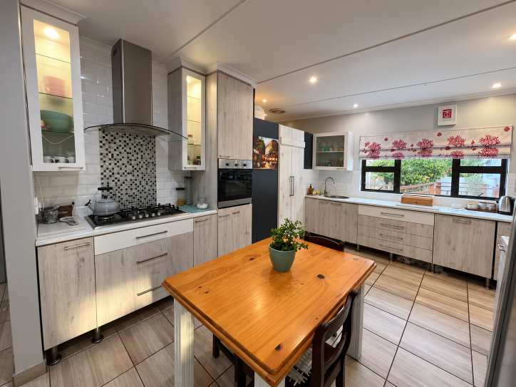 5 Bedroom Property for Sale in Stilbaai Wes Western Cape